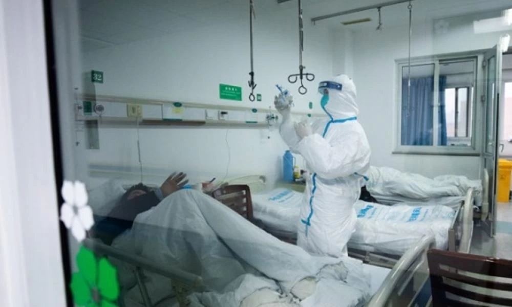Έκτακτη σύσκεψη πραγματοποιούν οι λοιμωξιολόγοι για νέα μέτρα